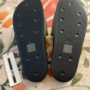 Alexander McQueen Black and Gray Sandals with Logo Strap Alexander McQueen Logo Embossed Strap Slides Sandals Black  main image 2